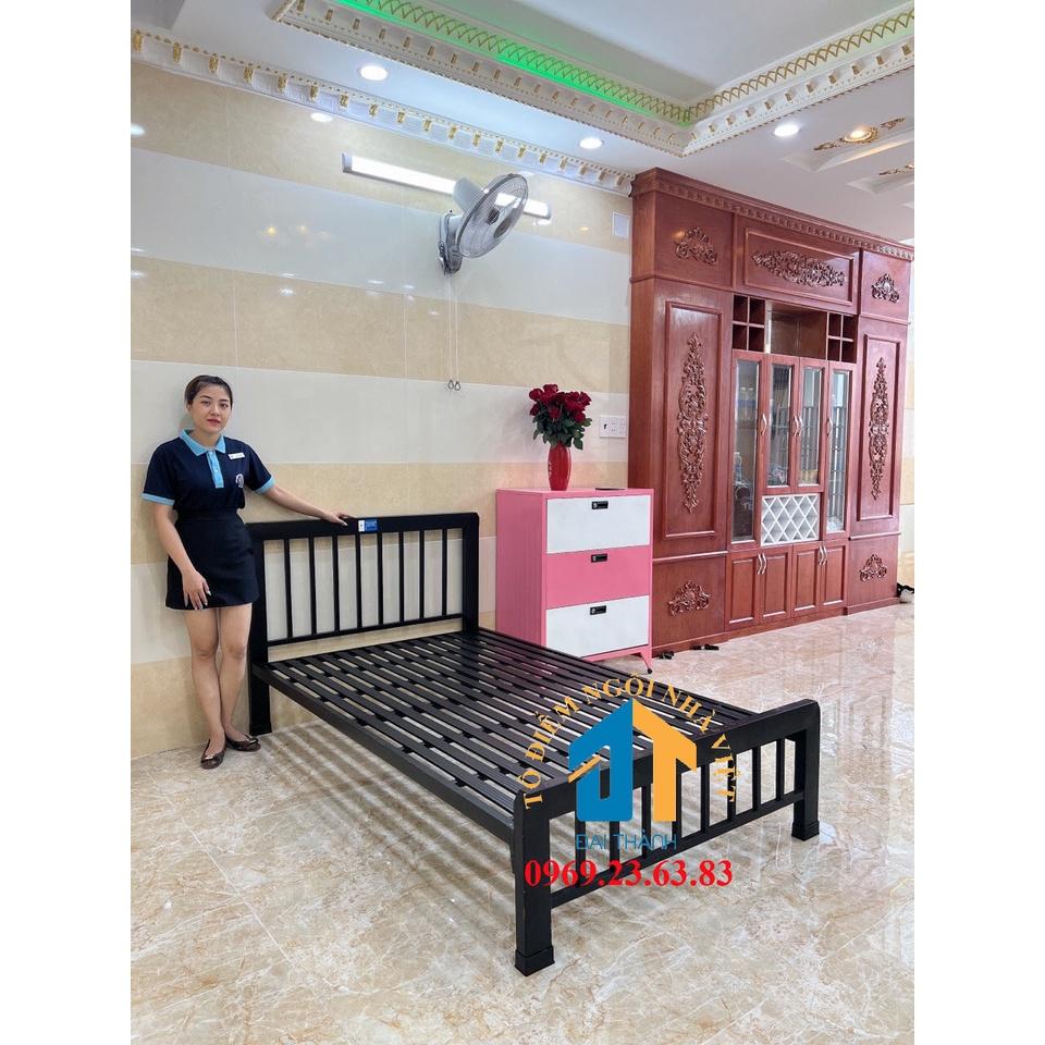 Giường sắt mỹ nghệ vuông 1m2x2m, giá xưởng, miễn phí giao hàng lắp đặt tận nơi