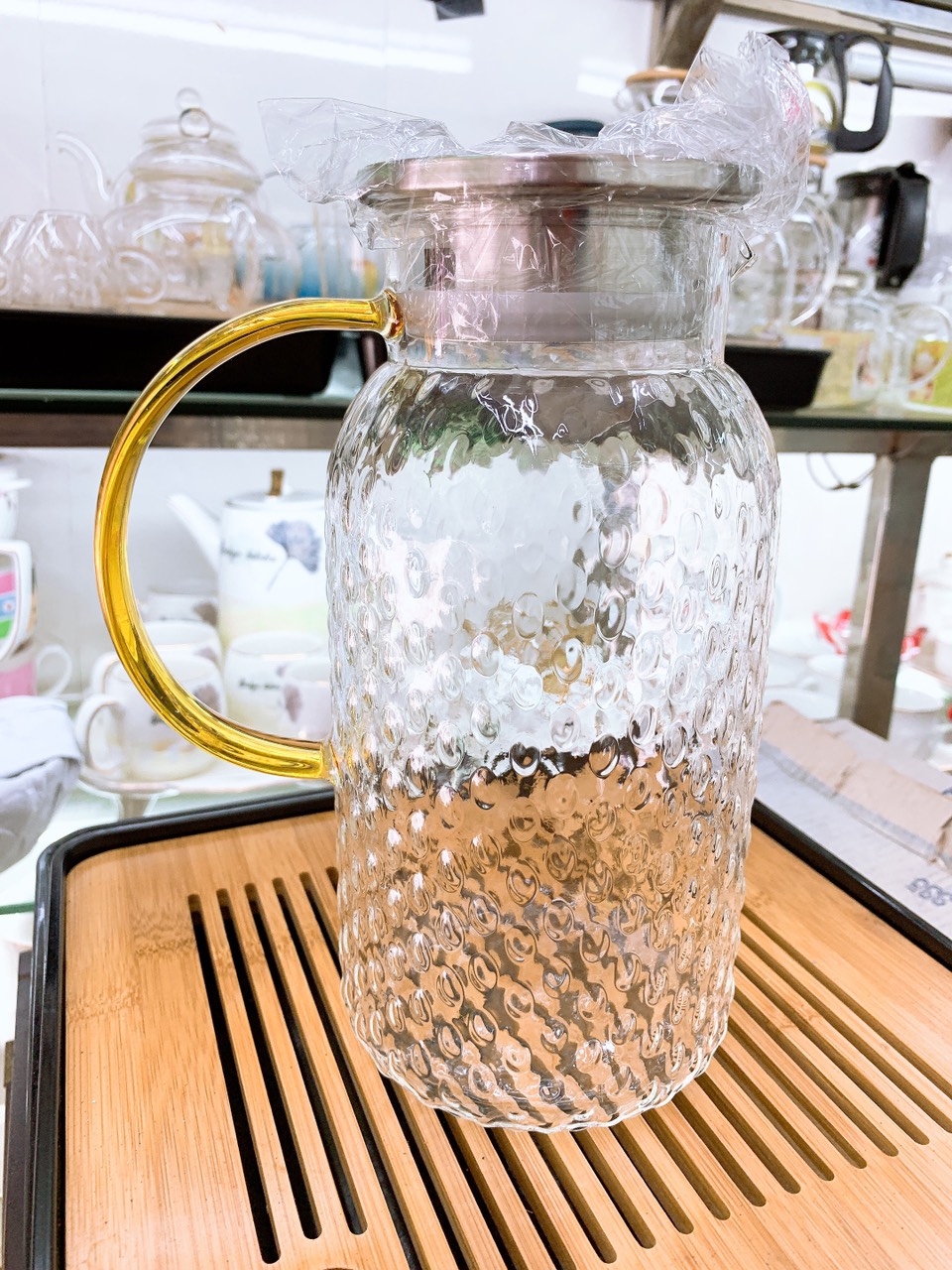 Bình thủy tinh đựng nước vân nhám chịu nhiệt lên tới 400 độ C dáng tròn cao nắp inox 1,8l - ANTH324