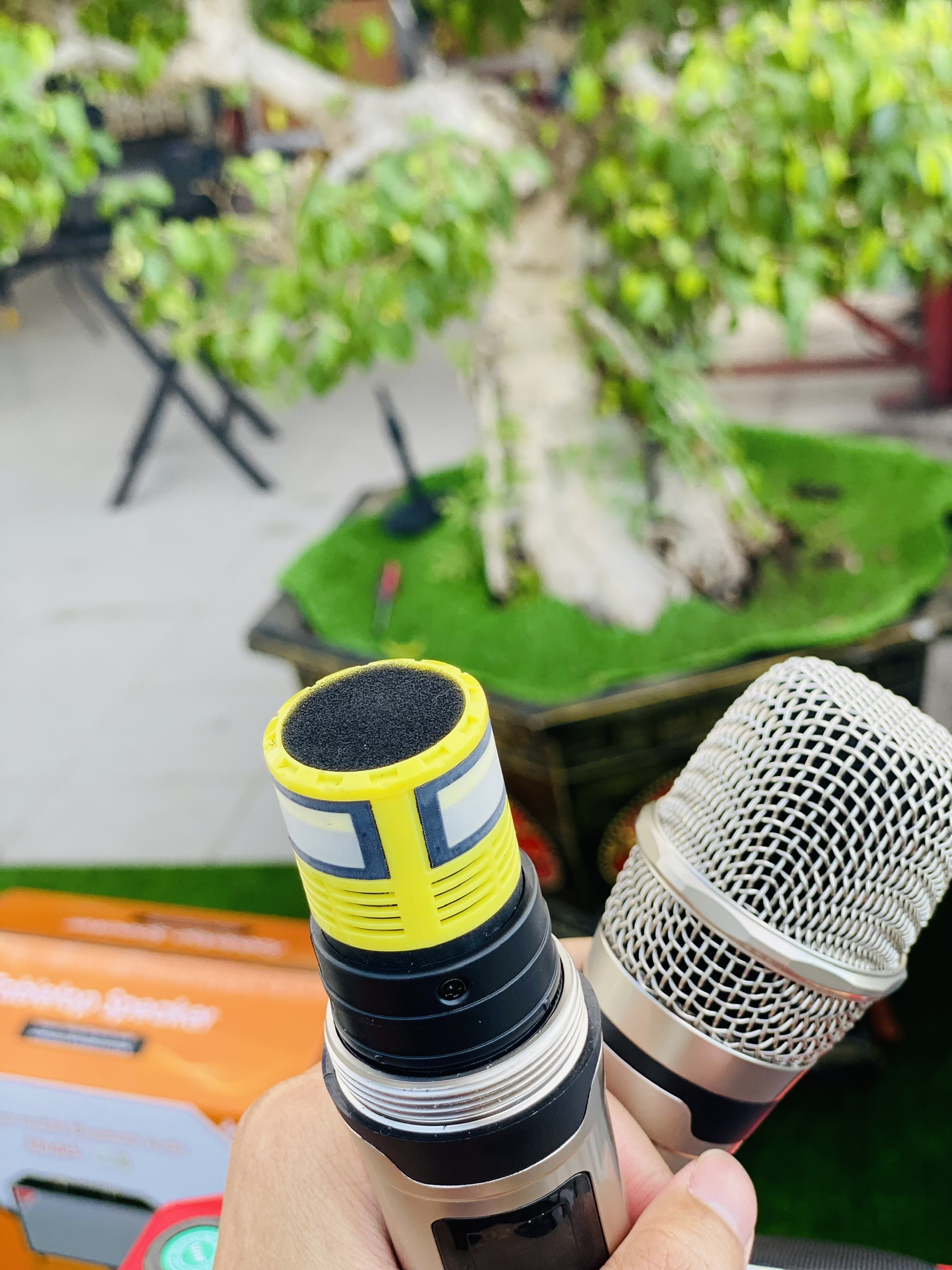 Loa Xách Tay Karaoke MTMAX K124 Pro Âm Thanh Đa Hướng Hệ Thống 12 Loa 12 Đường Tiếng, 2 Bass 20 Công Suất Lớn Đến 500W, Tặng Kèm 2 Micro, Hàng Chính Hãng, Bảo Hành 12 Tháng
