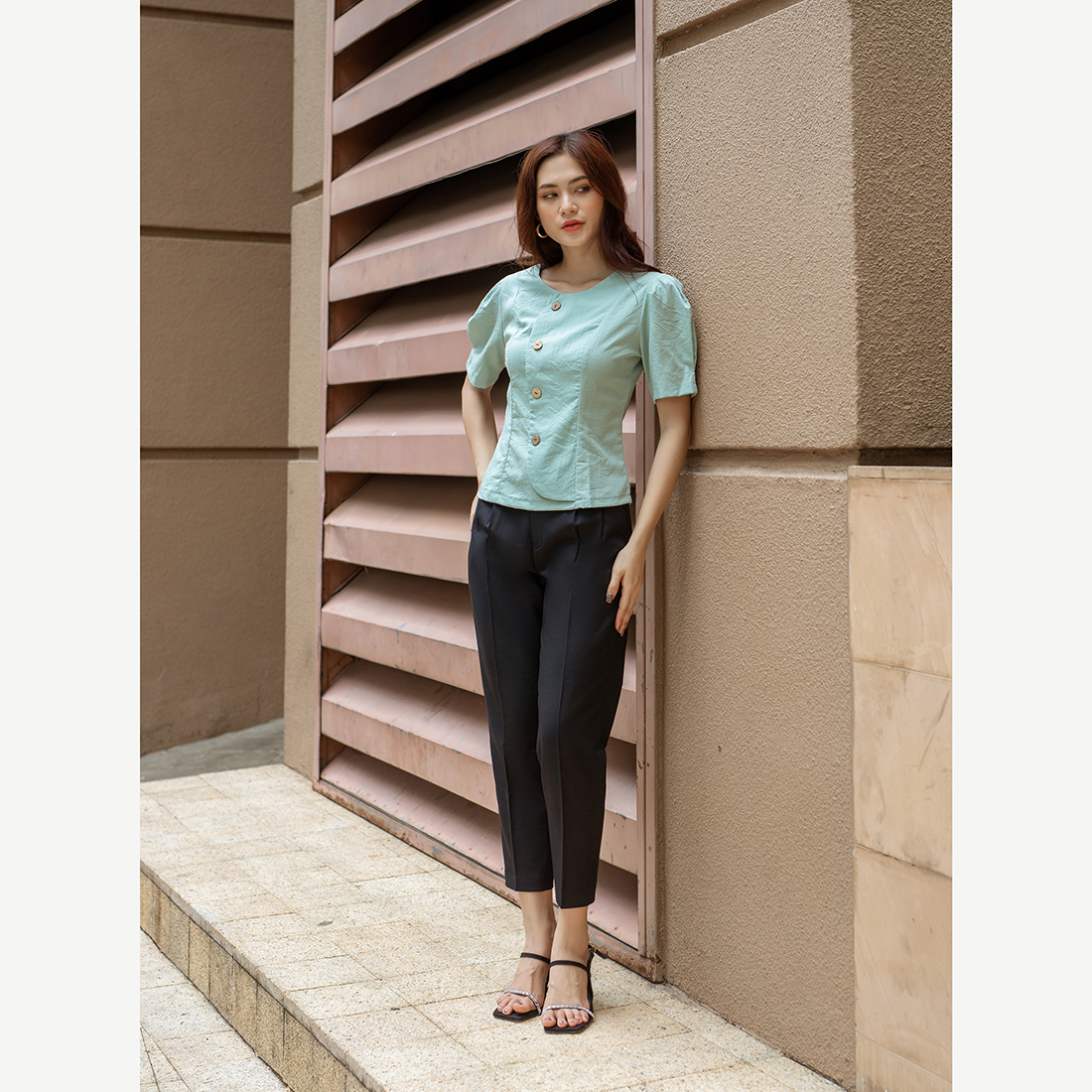 Áo kiểu nữ công sở cổ tròn phối nút gỗ thiết kế thời trang Eden dây kéo sau lưng - ASM185