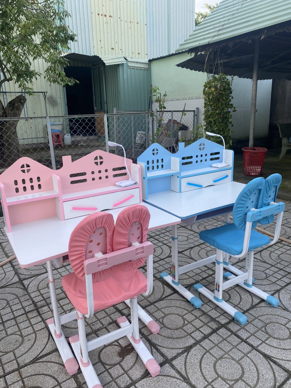 Bàn học sinh Juno Sofa lắp ráp điều chỉnh cao thấp chống gù - chống cận thông minh hiện đại (Xanh, Hồng)