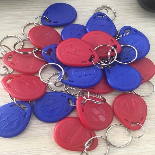 Thẻ từ máy chấm công tần số 125 Khz - thẻ từ móc khóa RFID màu đỏ