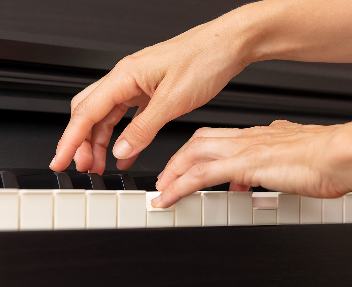 Đàn Piano Điện Roland RP30 88 Phím Bàn Phím Nặng Âm Chuẩn Upright Chính Hãng