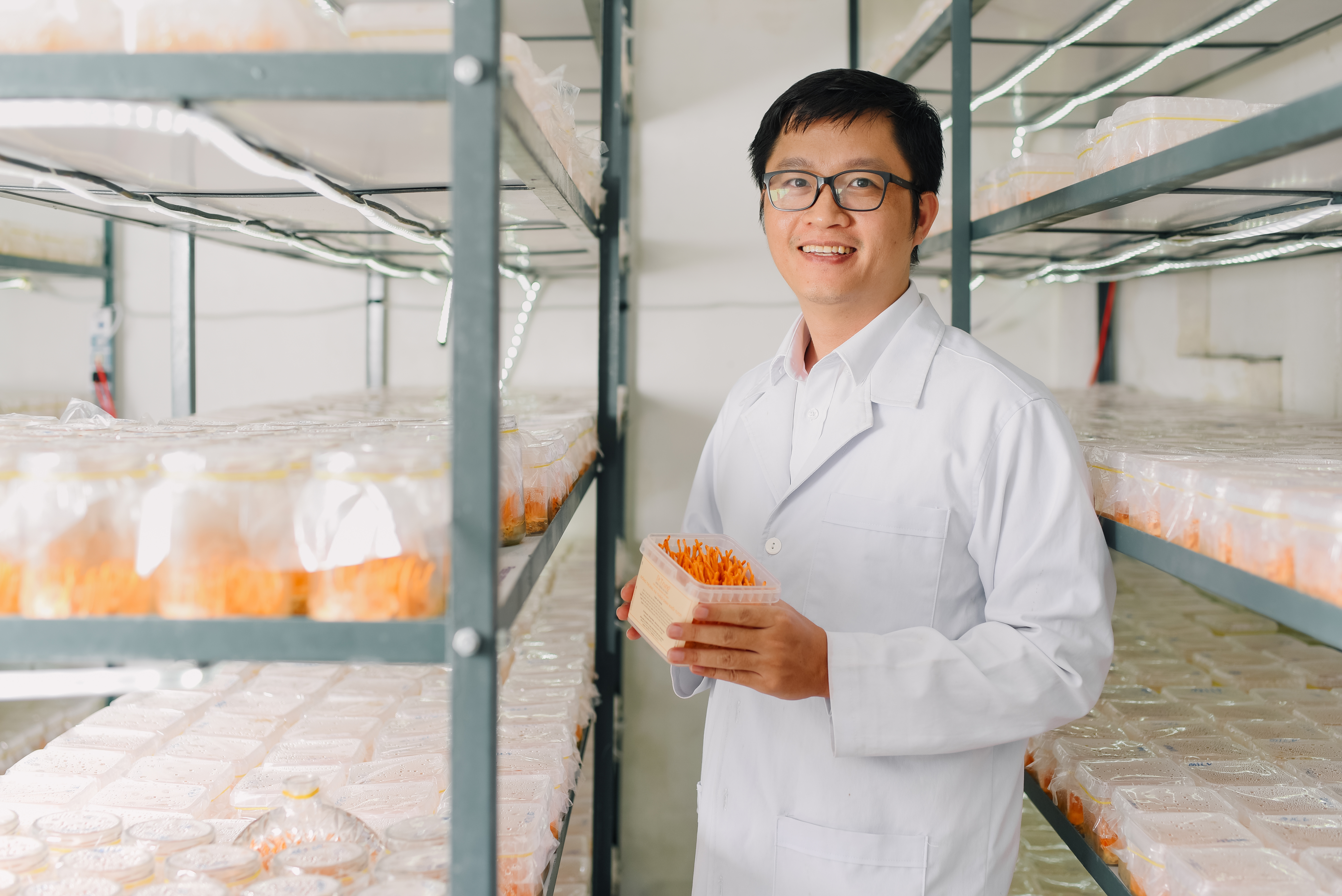 Đông trùng hạ thảo DR. TRUNG Hũ 10 Gram - Loại TIÊU CHUẨN -