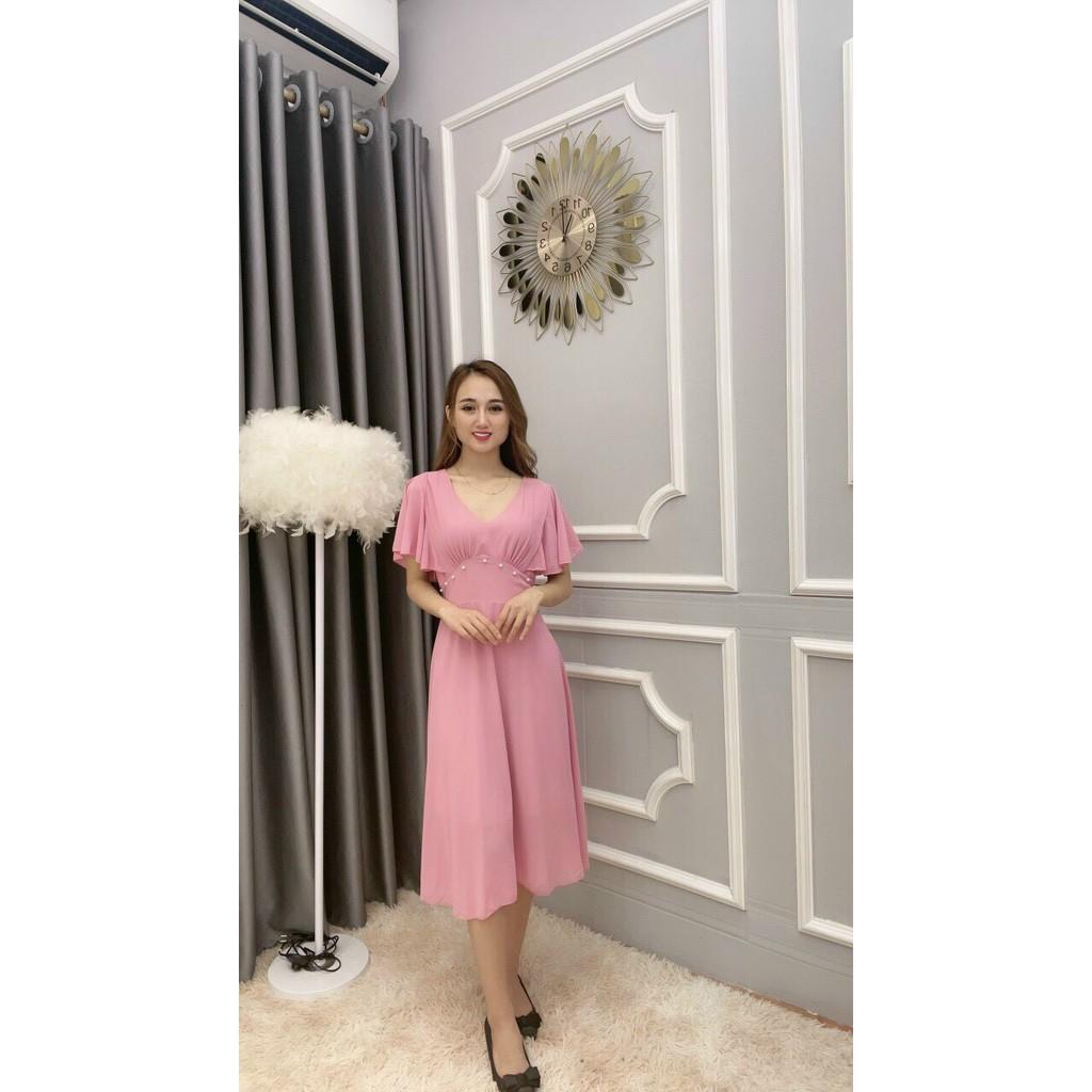 ĐẦM VOAN Y ĐƯỢC THIẾT KẾ HỌA TIẾT TRƠN NHƯNG KHÔNG KÉM PHẦN SANG TRỌNG,ĐĂC BIỆT ĐƯỢC LÀM BẰNG CHẤT LIỆU VÃI THOÁNG MÁT