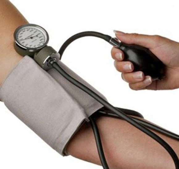 Máy đo huyết áp cơ bắp tay sử dụng pin an toàn cho người sử dụng, có độ chính xác cao với kỹ thuật đo chuyên nghiệp , giúp chăm sóc sức khỏe toàn diện