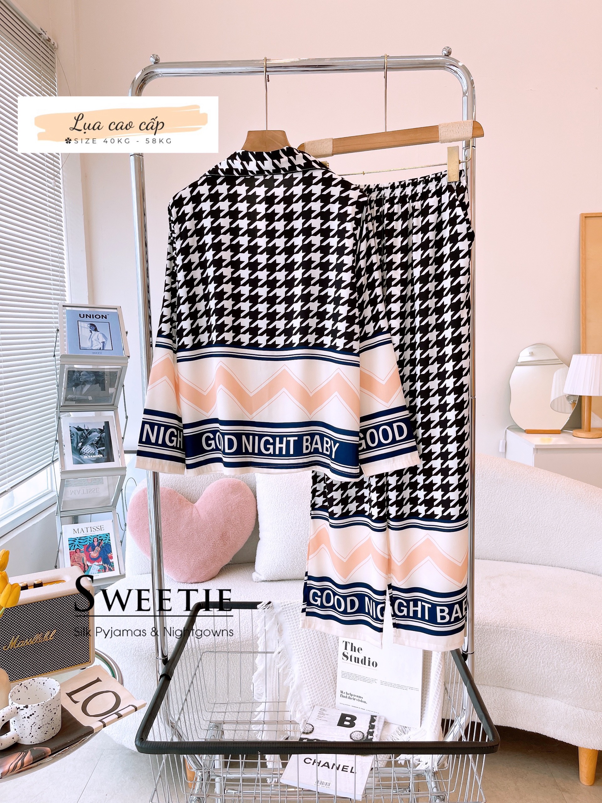 [HCM] (40-58kg) Đồ bộ pijama nữ chất liệu lụa cao cấp đùi TNQN-TNQD-TDQD. gấu lotso-gấu pooh-chuột minnie-vịt daisy-con mèo-mảnh ghép-thỏ dâu-voi con-gấu trắng-doraemon-cún/chó-chim cánh cụt-gấu teddy-cô bé-con mèo
