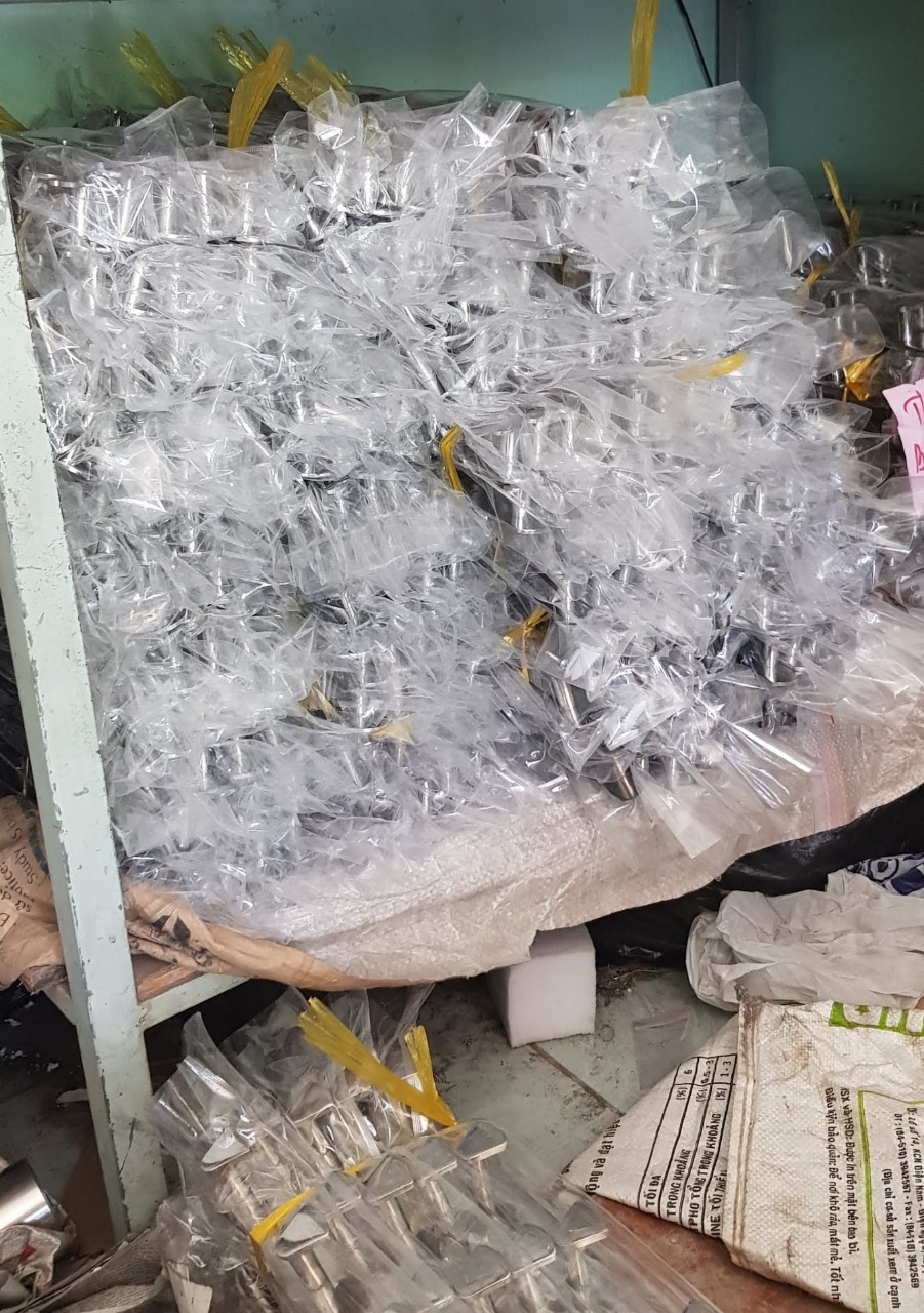 MÓC TREO QUẦN ÁO GẮN TƯỜNG SIÊU TIỆN DỤNG,CHẮC CHẮN,INOX 304 CHỐNG ĂN MÒN CAO,TRANG TRÍ NHÀ CỬA