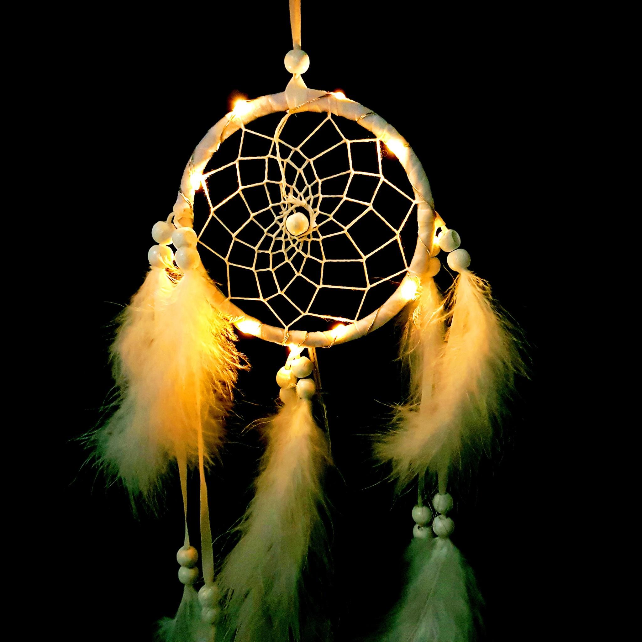 Dreamcatcher Trắng Hạt Gỗ