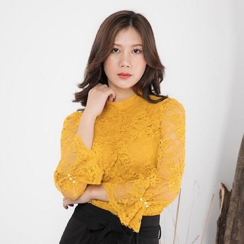 Áo sơ mi ren vàng cổ tàu tay sếp-Sooyoung
