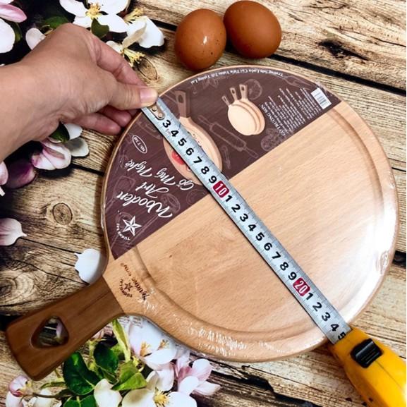 THỚT GỖ TRÒN CAO CẤP có tay cầm Kt 24cx34cm. Dụng cụ nhà bếp được Kiểm nghiệm và chứg nhận bởi VSATTP AN TOÀN. Đồ Gia Dụng nhà bếp pha chế làm bánh nguyên liệu