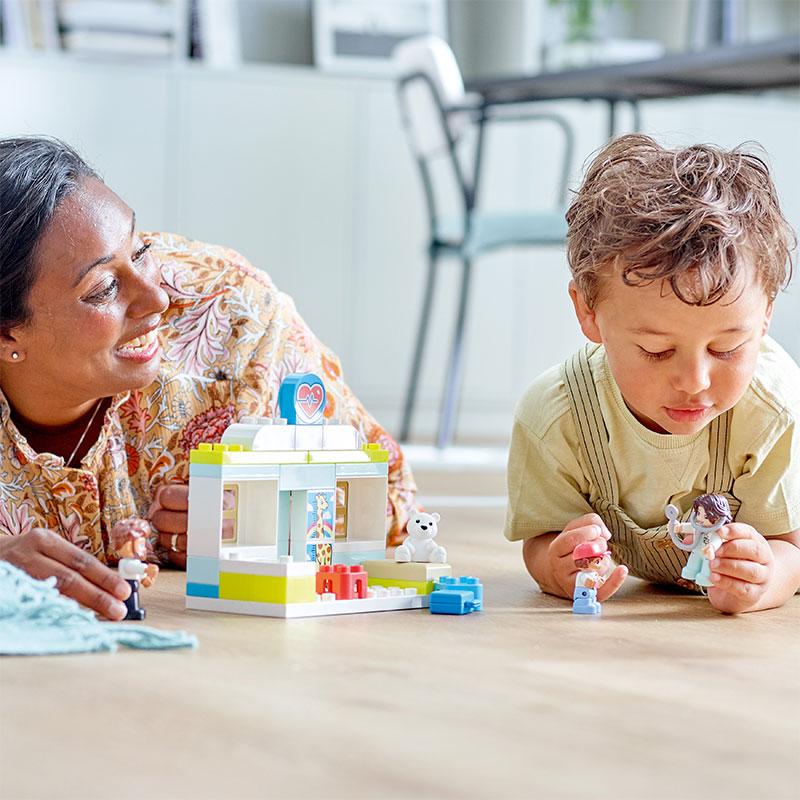 Đồ Chơi LEGO Duplo Phòng Khám Bác Sĩ 10968