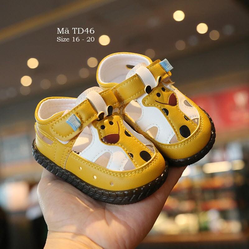 Giày sandal tập đi cho bé trai 0 - 18 tháng họa tiết hươu cao cổ dễ thương TD46