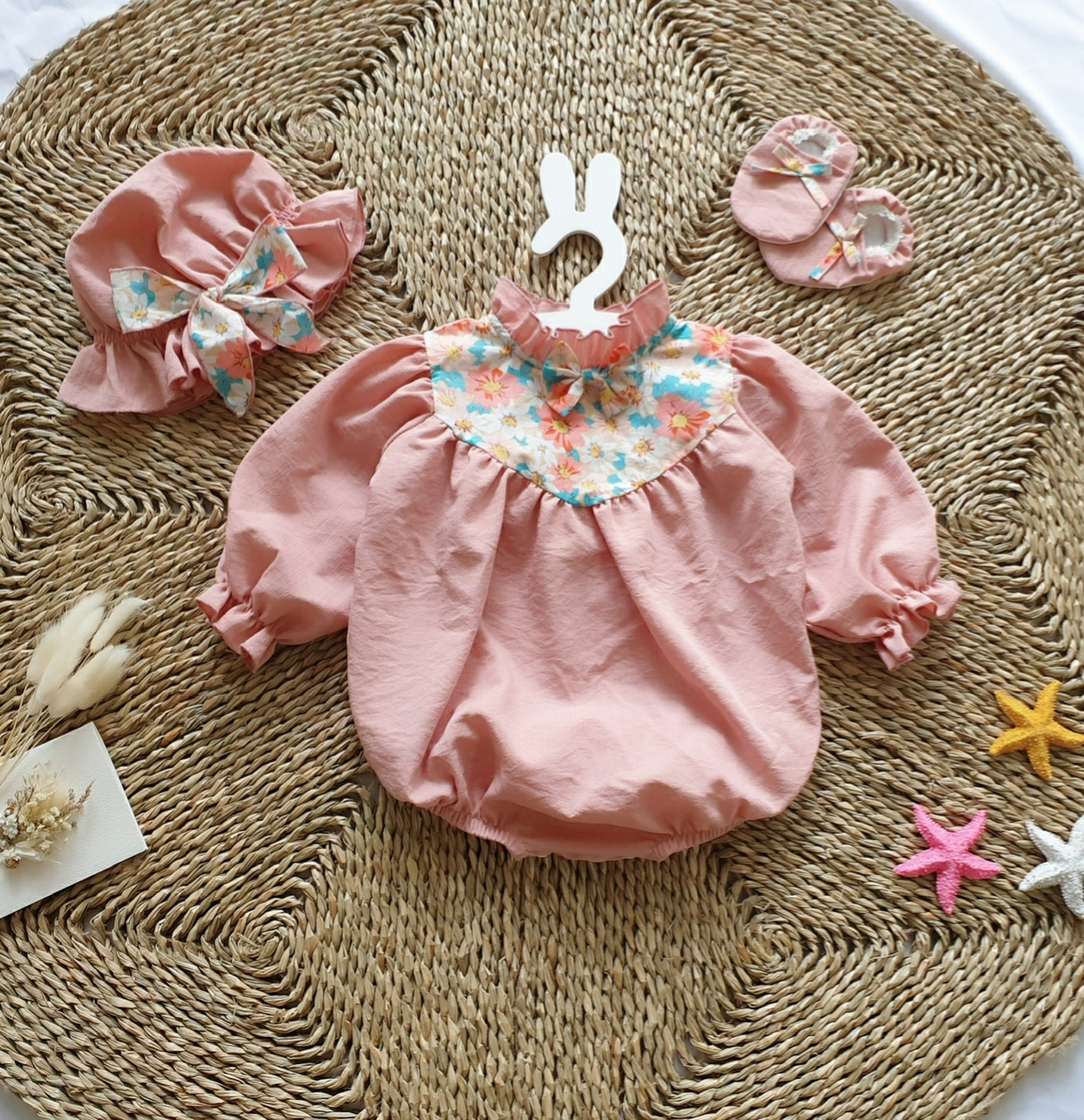 Body mũ hồng bé gái sơ sinh đến 12kg, Bodysuit phối hoa kèm nón và giày siêu cưng