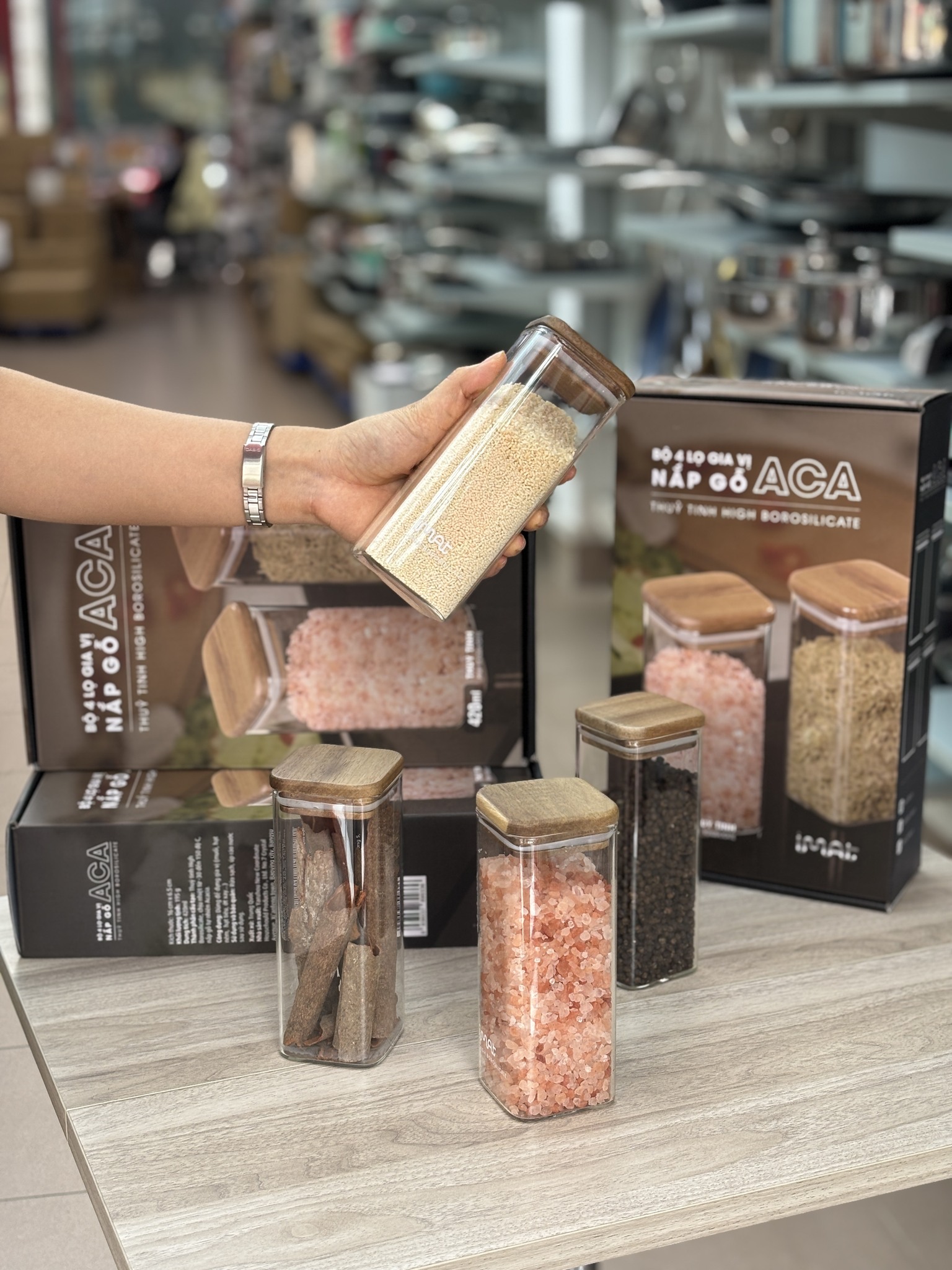 Bộ 4 Hũ Gia Vị Imat Thủy Tinh Nắp Gỗ Acacia ACA 400ml Sang Trọng Tiện Dụng