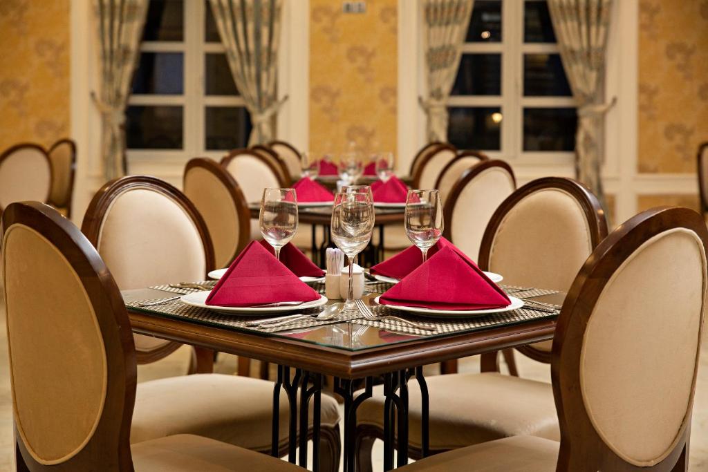 Combo 4N3D KS Eden Ocean View Hotel Đà Nẵng 4 Sao: VMB khứ hồi Hà Nội - Đà Nẵng + Phòng Tiêu Chuẩn + Ăn sáng