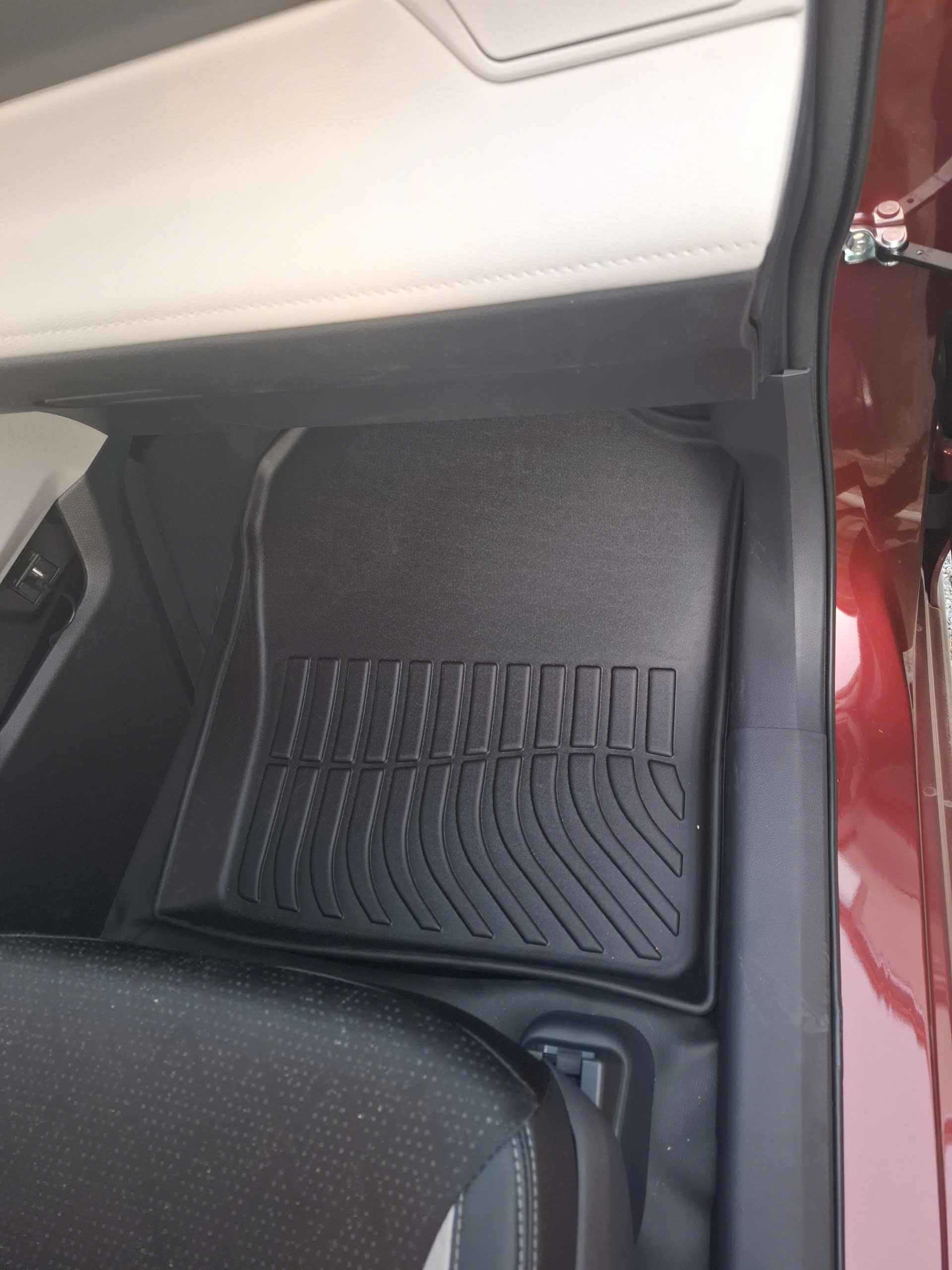 Thảm lót sàn xe ô tô Toyota Veloz/ Avanza 2022 Nhãn hiệu Macsim chất liệu nhựa TPE cao cấp màu đen