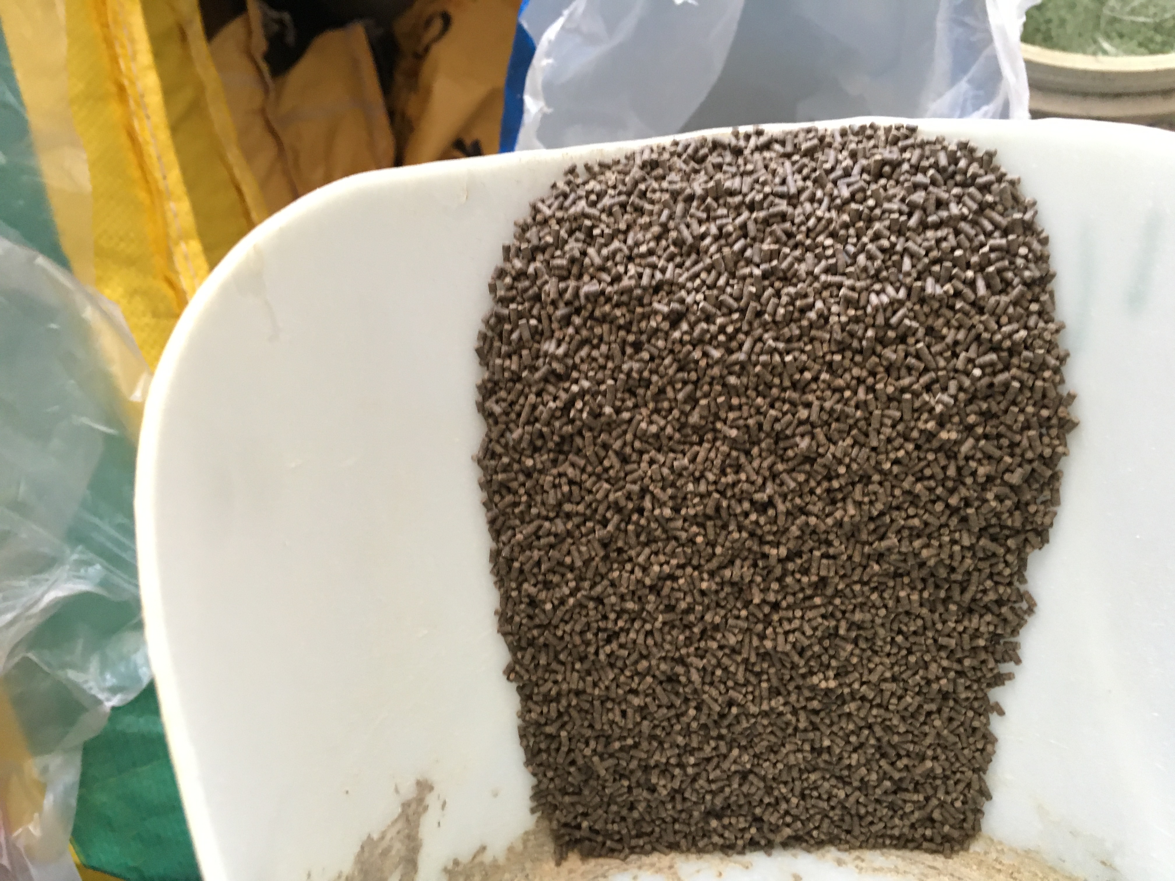 Thức ăn tôm công nghiệp , tôm kiểng dạng chìm đạm cao gói 0,5kg dùng cho ao hồ bể cá