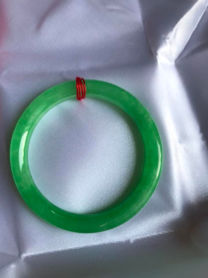 Vòng cẩm thạch Lý T 50mm x 7mm Màu xanh ngọc bóng đều đẹp Nữ mệnh Mộc mệnh Hỏa 50kg - 55kg đeo ạ