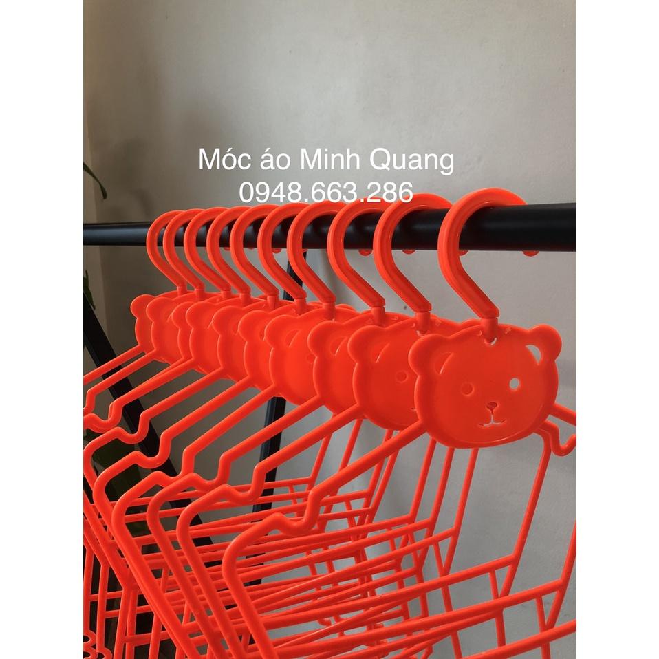 Móc bộ trẻ em-mắc bộ gấu màu cam-đầu móc xoay 360 độ-có 2 size từ 6 tháng-3 tuổi và từ 4-7 tuổi