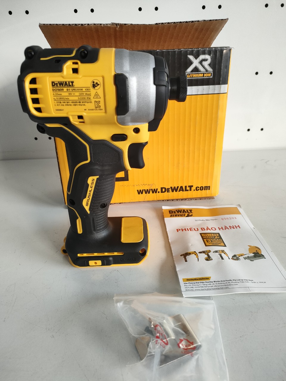 CHÍNH HÃNG - Thân máy vặn vít dùng pin 20Vmax Dewalt DCF809 (Không pin, sạc)