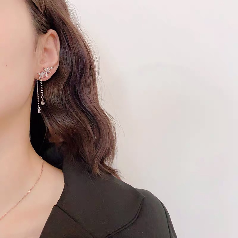 Khuyên tai hoa đính đá tiểu thư hàn quốc - khuyên tai thư kí Kim