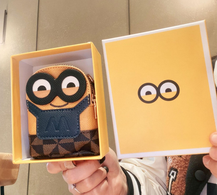 Túi Xách Đeo Chéo Mini Hình Minion Cute Chất Da Mềm Kèm Hộp Siêu Xinh