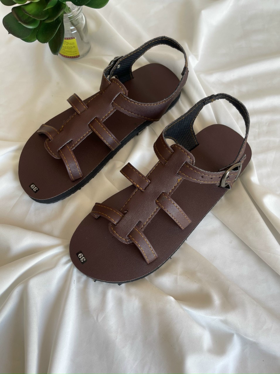 Dép sandal Nữ quai da mềm Đế bệt Cao Su ôm chân LYNA Sandal mã SD051 - Nâu