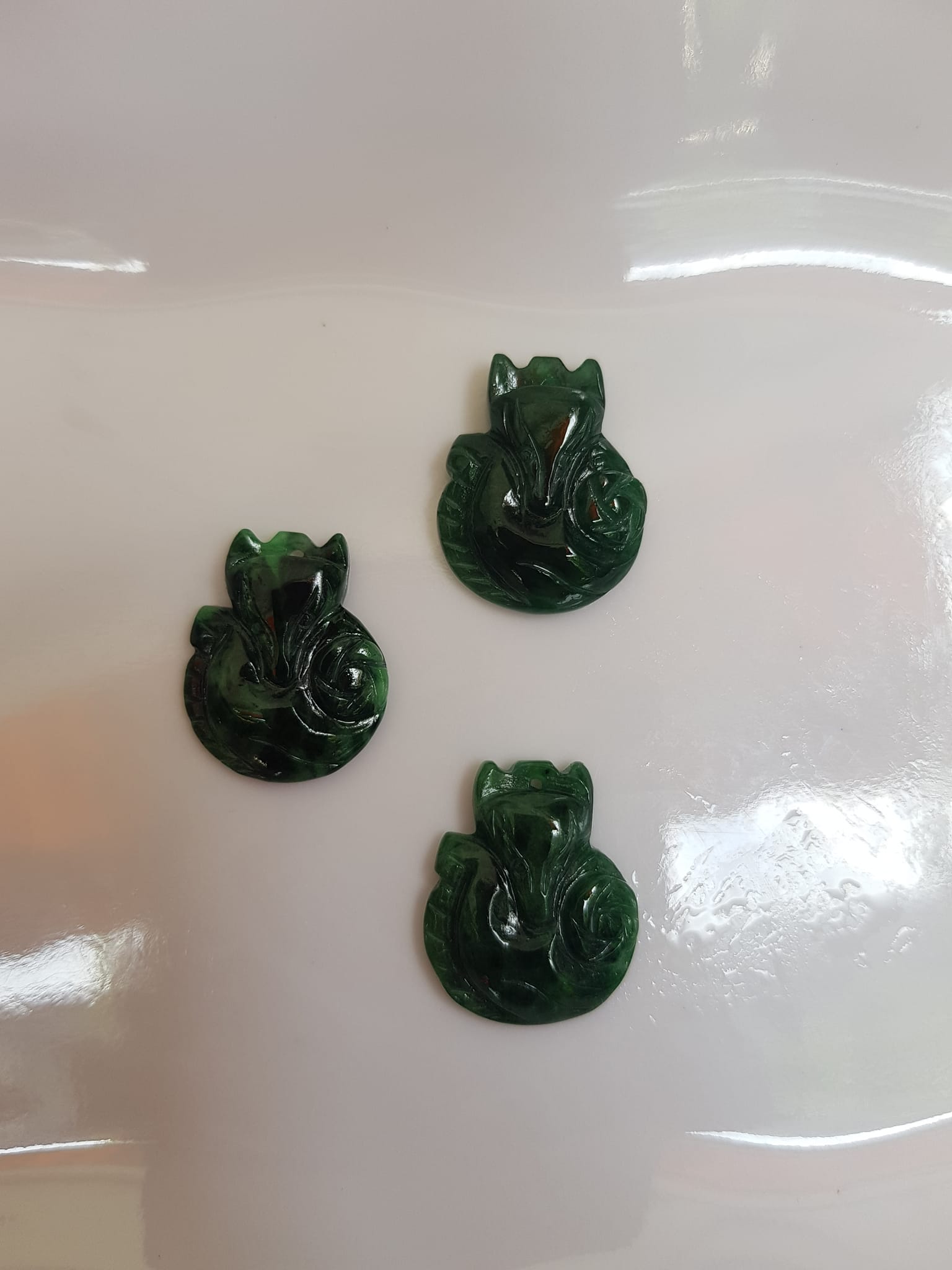 Mặt dây chuyền Hồ Ly xanh đậm bóng đẹp Size 19mmx Ngang 16mm x Sâu 4mm Chất liệu đá cẩm thạch tự nhiên xanh đậm nữ bọc vàng lên đeo đẹp sang ạ