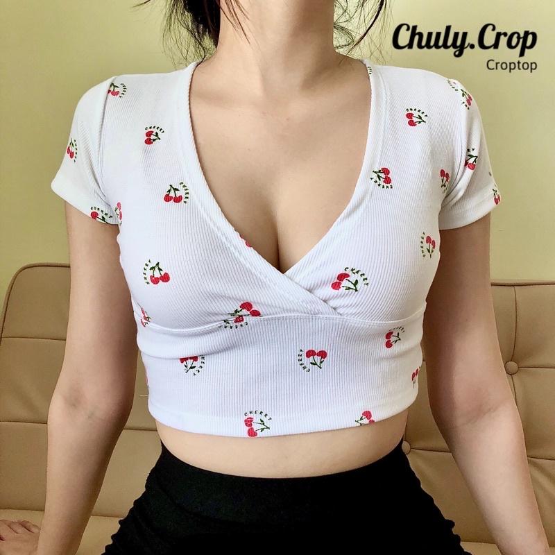 Áo croptop cổ chữ V xẻ ngực sexy, tôn dángkèm họa tiết hoa nhí