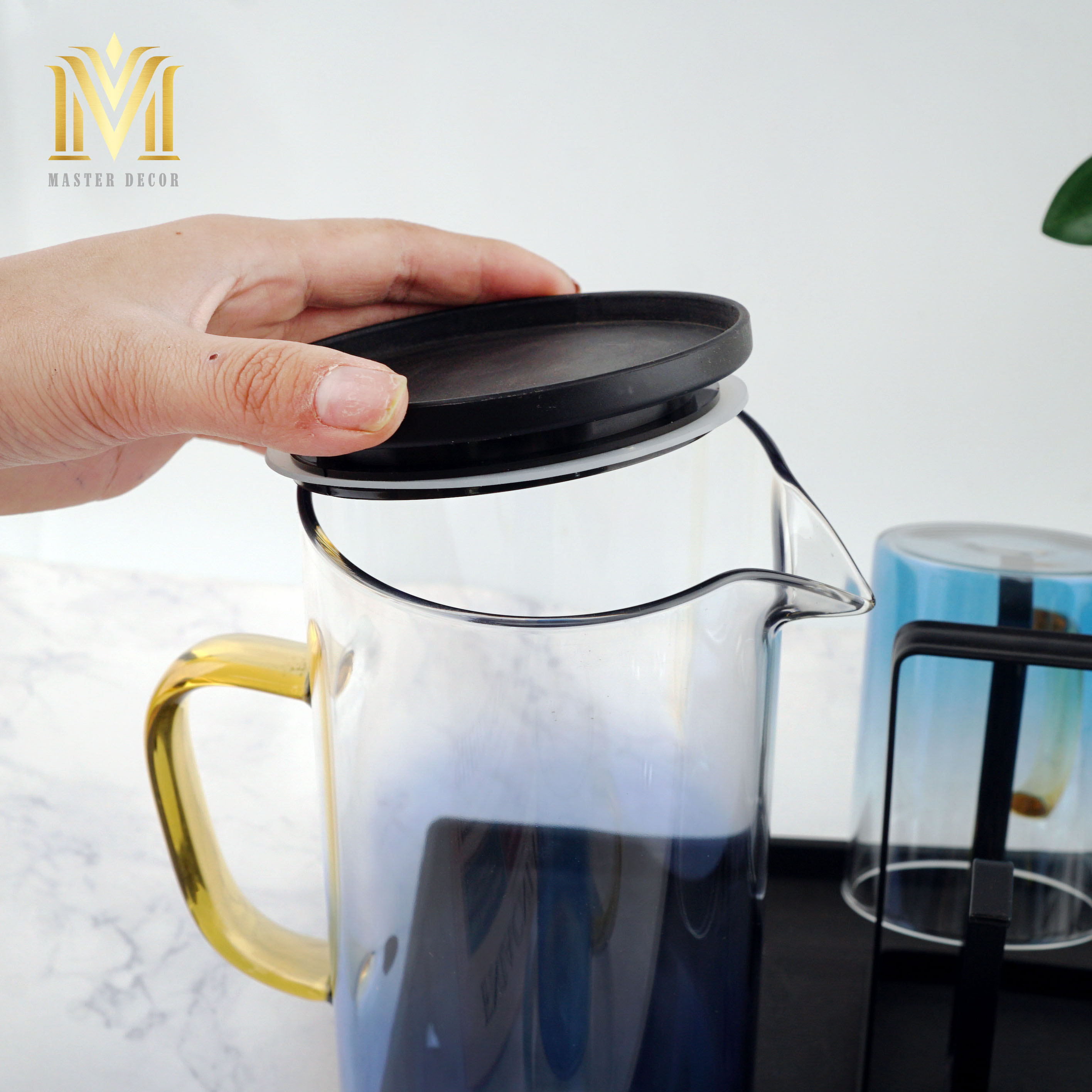 BÌNH NƯỚC BN0501X THỦY TINH MÀU XANH LOANG DUNG TÍCH 1500ML