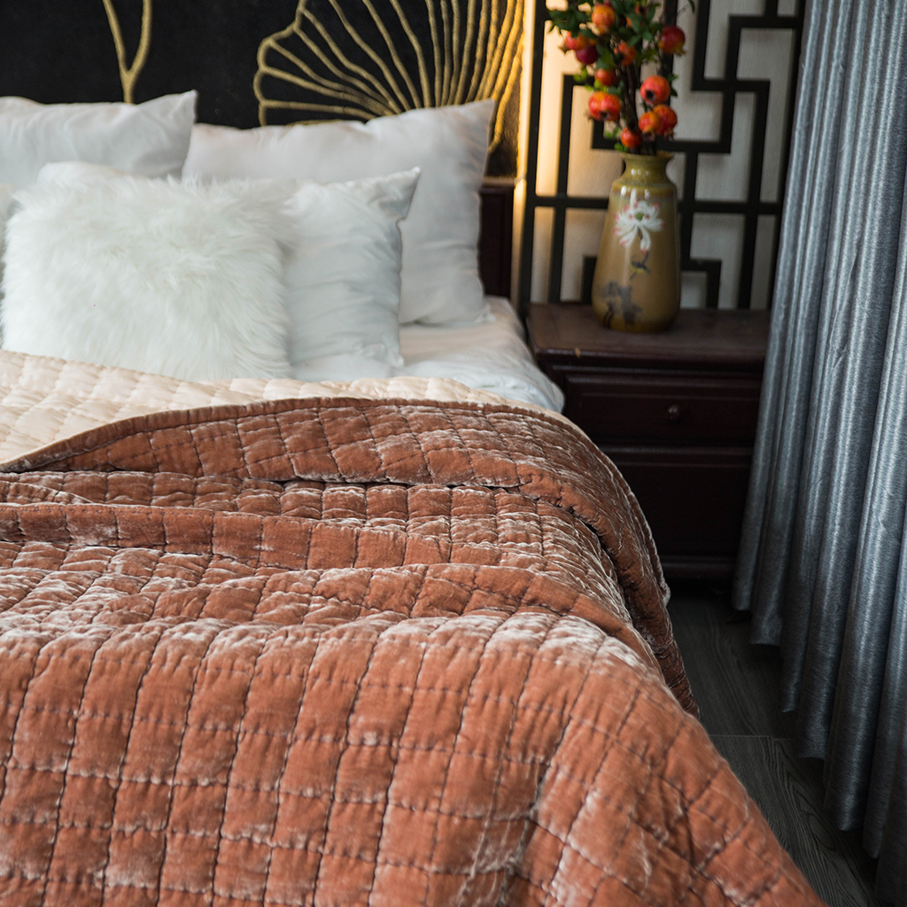 Chăn Nhung Lụa Chần Bông Điều Hòa Cao Cấp Dùng Bốn Mùa - Chăn Khâu Sa Hạt Màu Cinnamon I Silk Velvet Blanket.