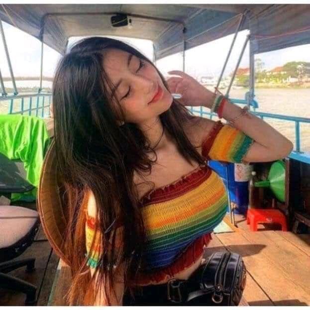 Áo Crop Trễ Vai Nhiều Màu