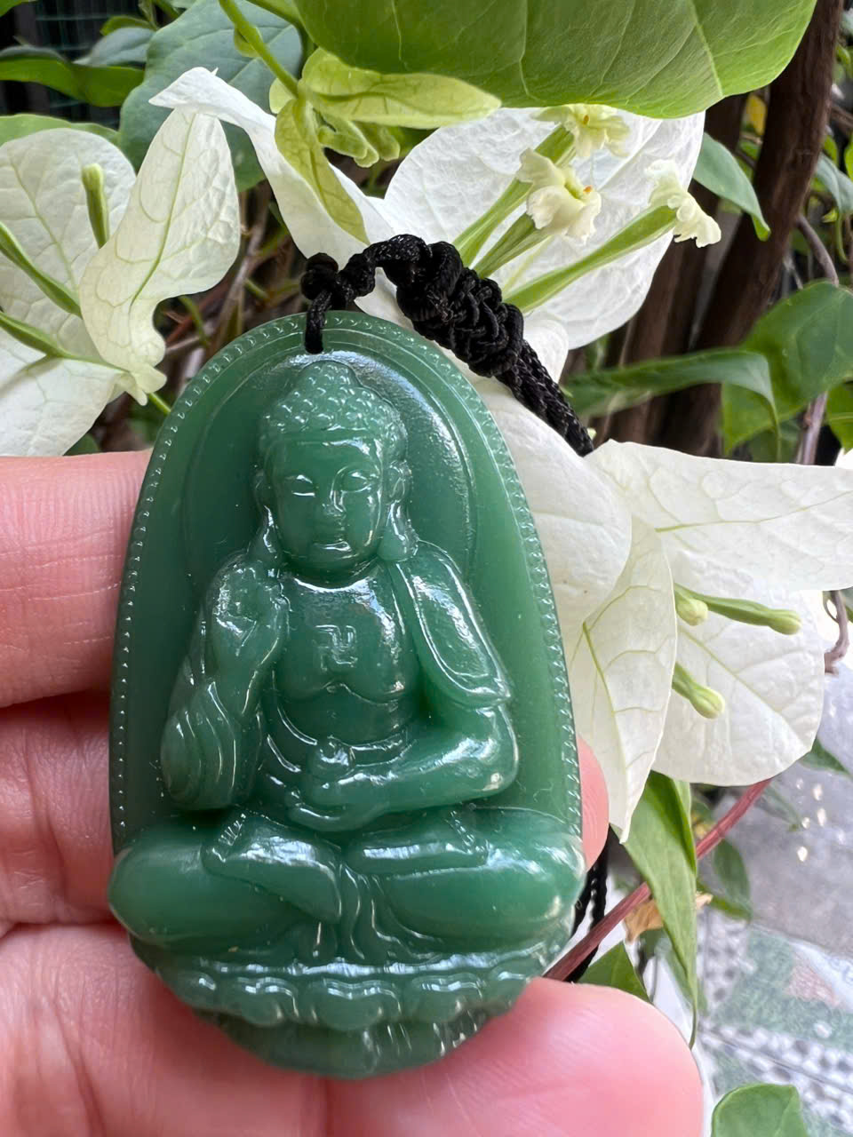 Mặt Dây Chuyền Nam Phật A Di Đà Độ Mệnh Tuổi Tuất Tuổi Hợi Đá Mã Não Xanh Ngọc Đậm Đẹp Size Cao 48mm Ngang 30mm Dầy 11mm ạ