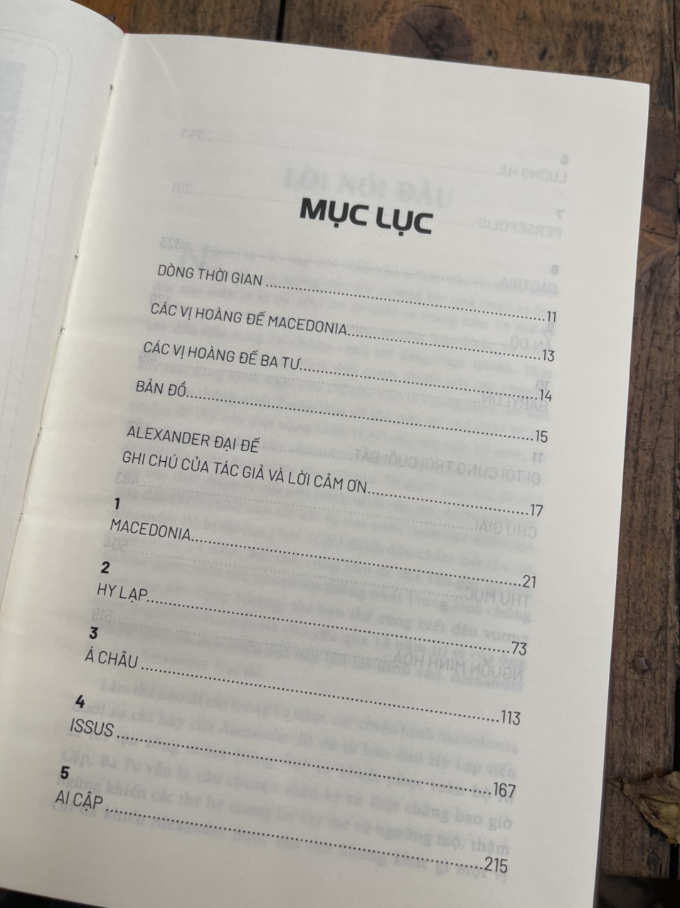 ALEXANDER ĐẠI ĐẾ - Huyền thoại xứ Macedonia – Philip Freeman – Dịch giả Nguyễn Vi Thiên Ái - Bách Việt Book - NXB Dân trí
