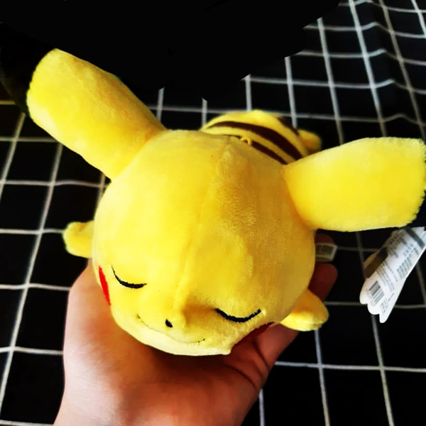 Gấu Bông Pikachu Ngủ Say (25 Cm) Gb190 (Tặng 1 Móc Khóa Dây Da Pu Đính Đá Lấp Lánh)