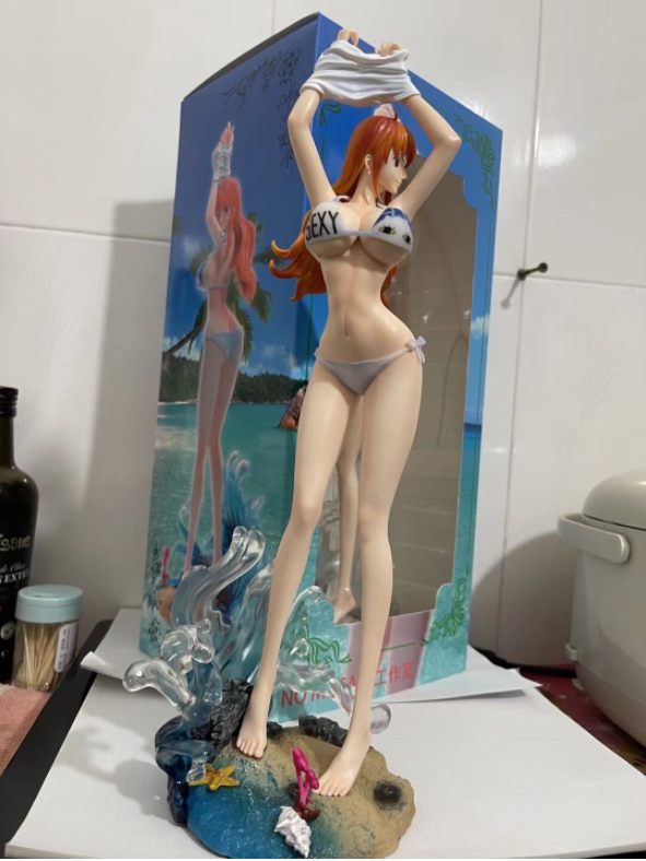 Mô hình Nami tắm biển cởi áo 35cm - One Piece