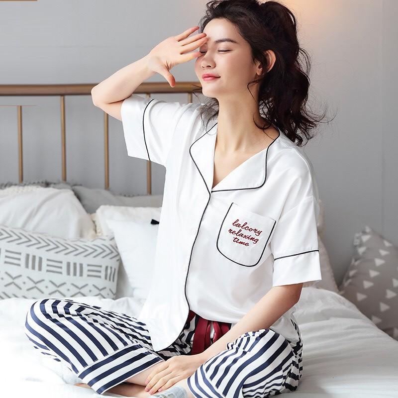 Bộ pyjama lụa nữ kẻ sọc ngắn tay trẻ trung
