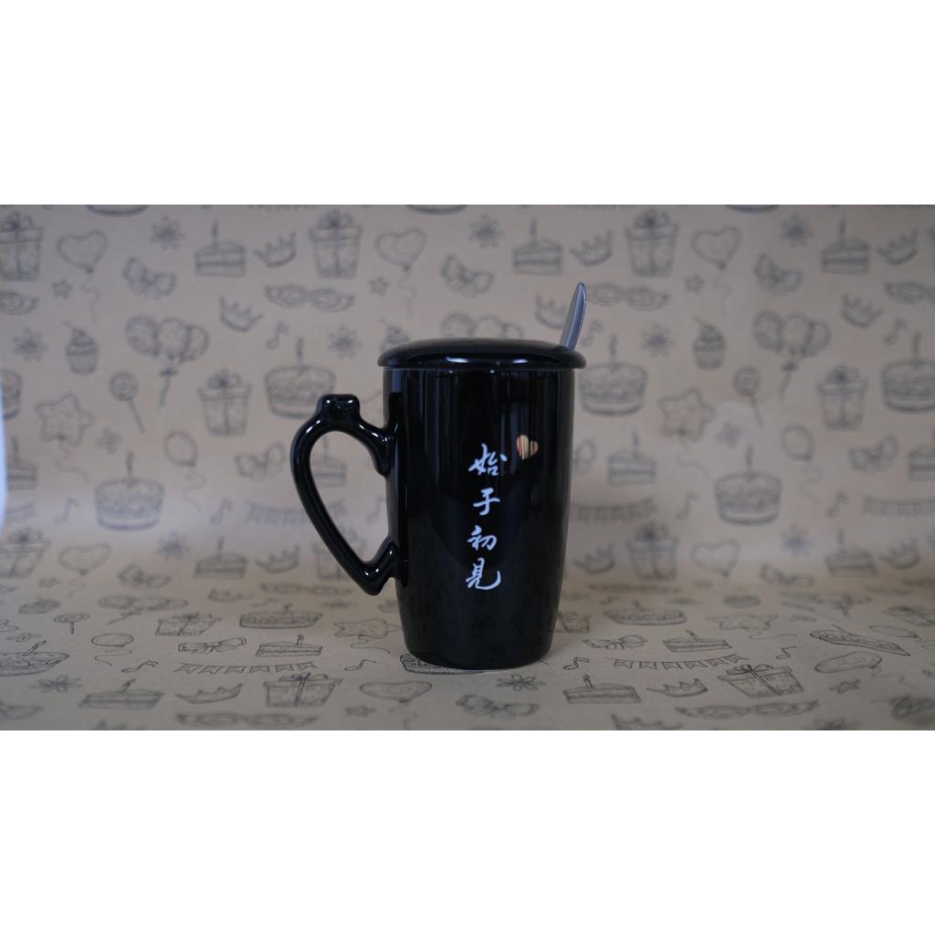 Ly sứ giữ nhiệt, Cốc uống nước đẹp, Quà lưu niệm, cute đơn giản trắng đen, kèm nắp đậy 300ml