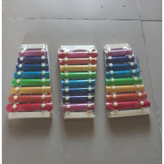 Đàn gỗ nhiều màu