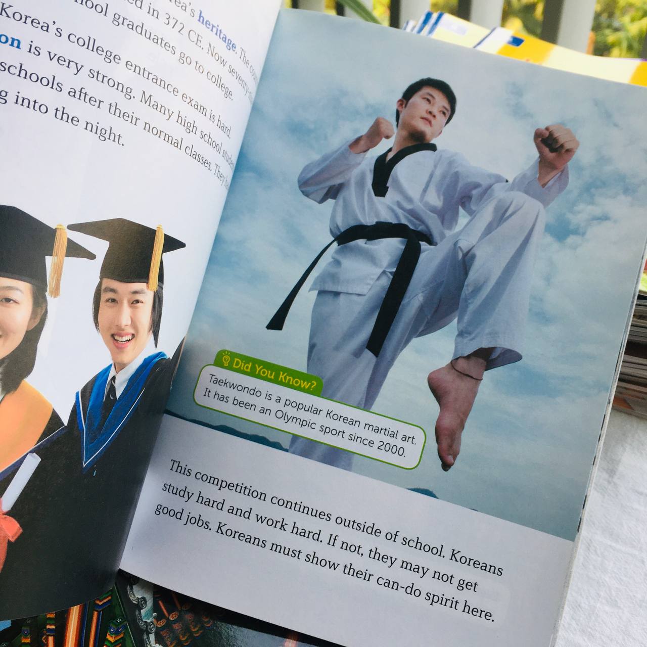Korea - Leveled Reader with Downloadable Audio - Free Audio - Sách chuẩn nhập khẩu từ NXB Compass
