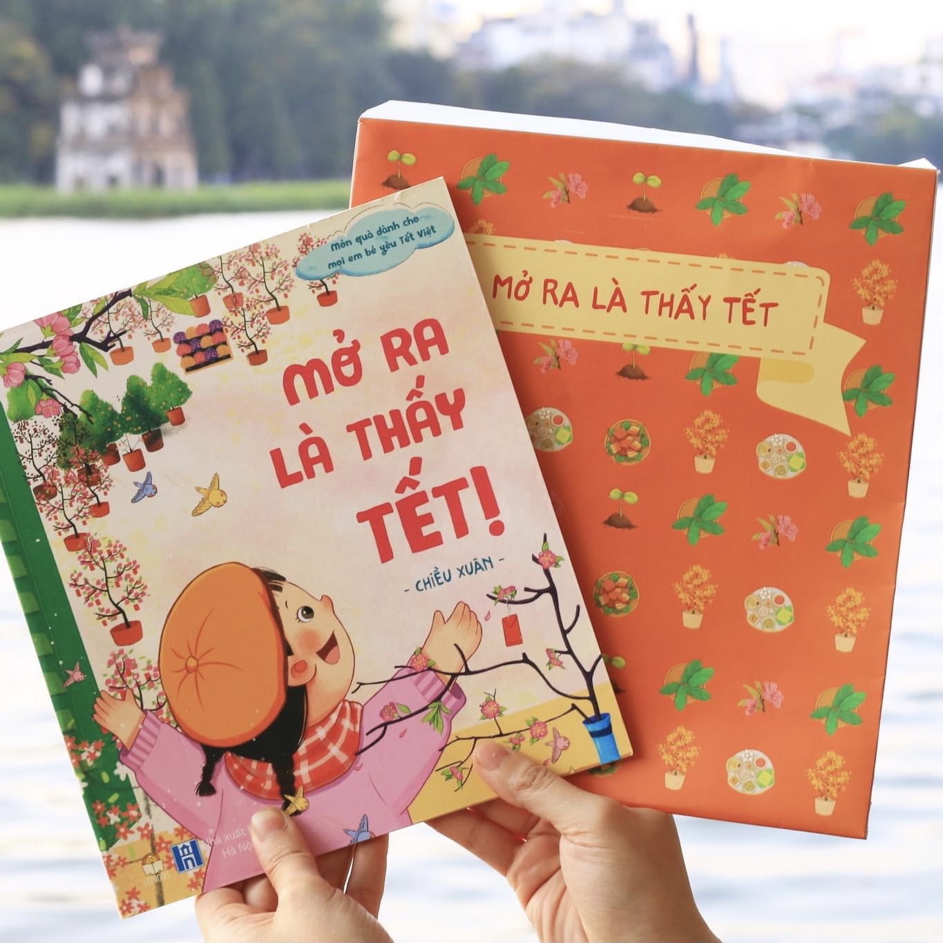 Sách Tết 2023 - Set Mở ra là thấy Tết (2 phiên bản Bắc Nam) kèm quà tặng cho bé - Lionbooks Mộc Nhiên