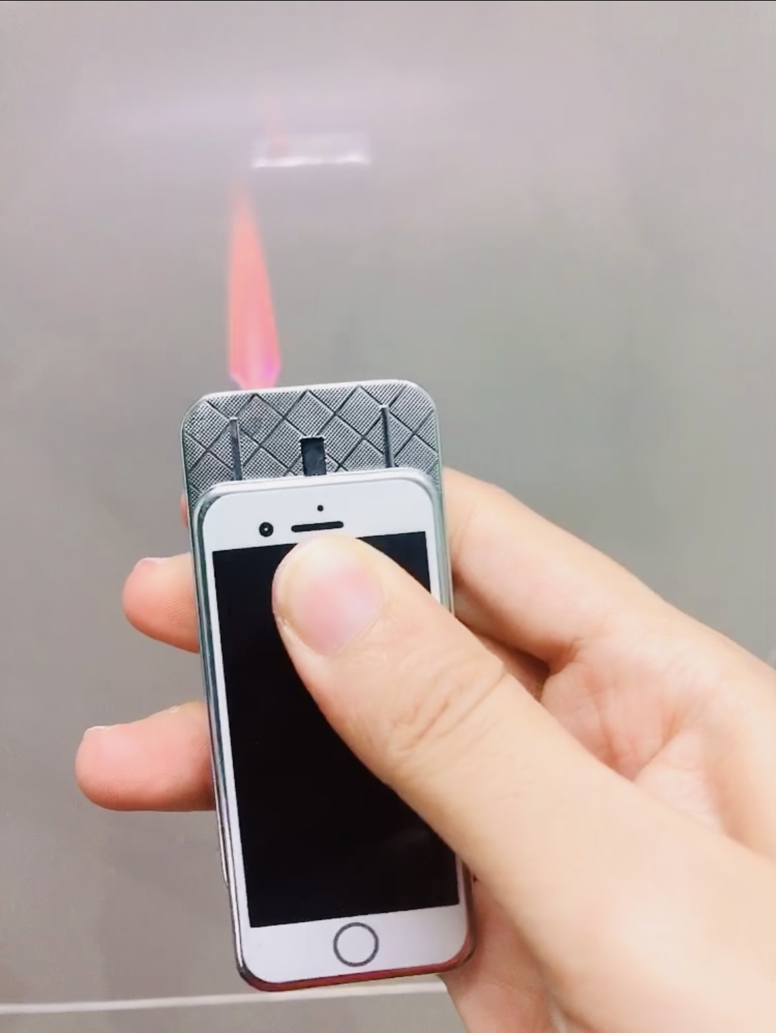 Hột quẹt bật lửa khè hình điện thoại IP mini dễ thương - xài gas