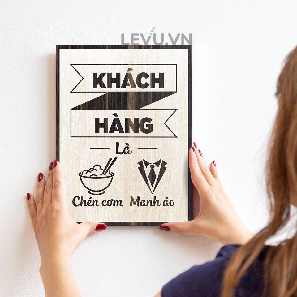 Tranh động lực LEVU LV055 "Khách hàng là chén cơm manh áo"