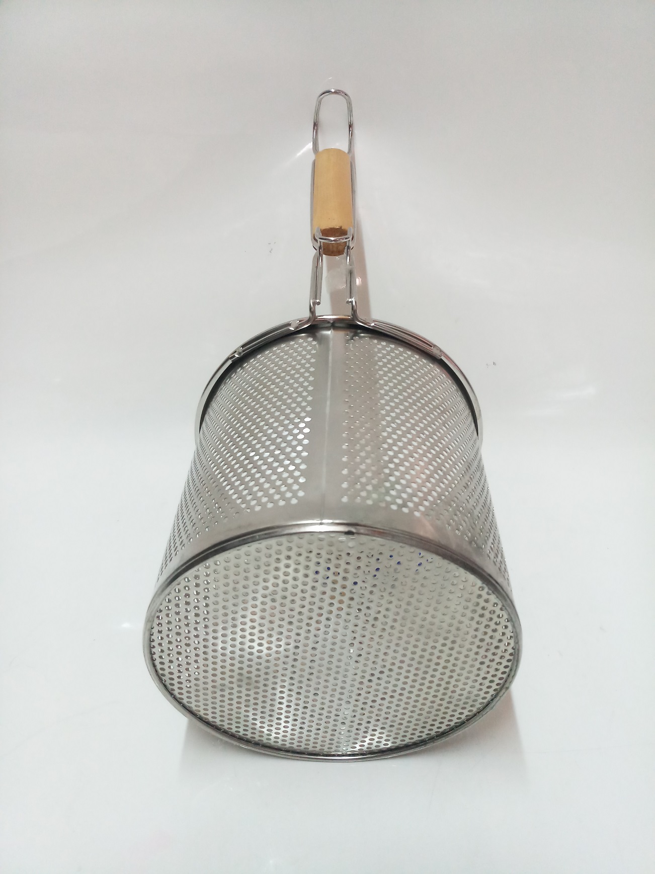 VỢT TRỤNG INOX DẬP LỔ TRÒN.