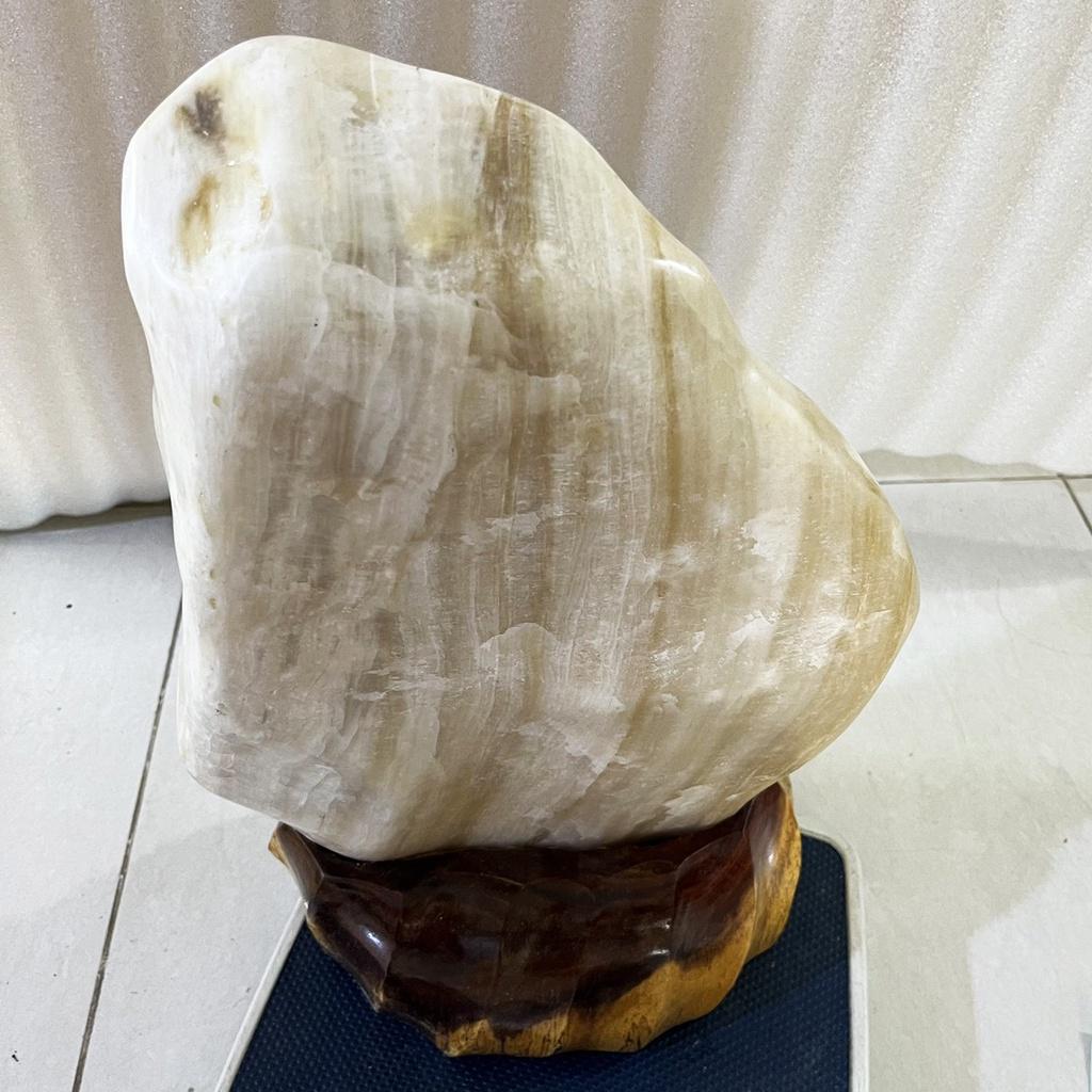 Cây đá phong thủy màu trắng ngà Cao 41 cm, nặng 15 kg ( CUNG TÀI VƯỢNG) CHO MỆNH THỦY VÀ KIM