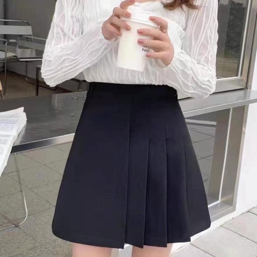 Chân váy xếp ly ngắn lệch tà dáng Chữ A Madela , có quần trong chống lộ, kiểu dáng trẻ trung năng động, dễ phối đồ,có nhiều màu và size đê lựa chọn- CVLN05