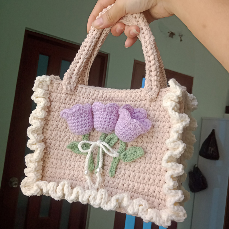 Túi xách len handmade hoa Tulip đã hoàn thiện