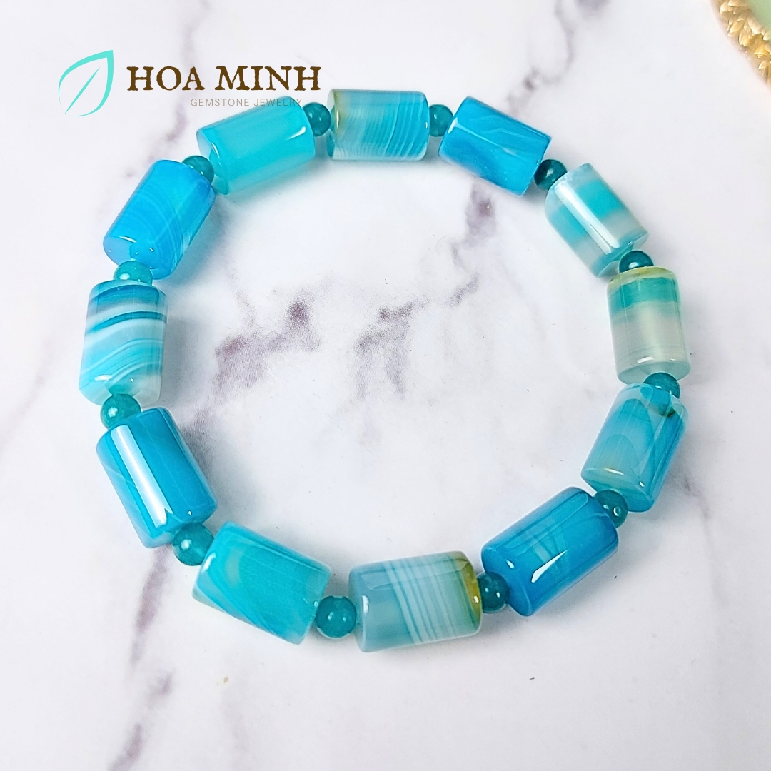 Vòng tay phong thủy đá Mã Não xanh biển có vân dạng lu thống size 8.6 x 12 li xen kẽ viên tròn mã não