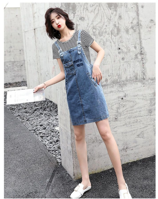 VÁY YẾM JEAN THÊU CHỮ PLAYFUL YOUTH D795